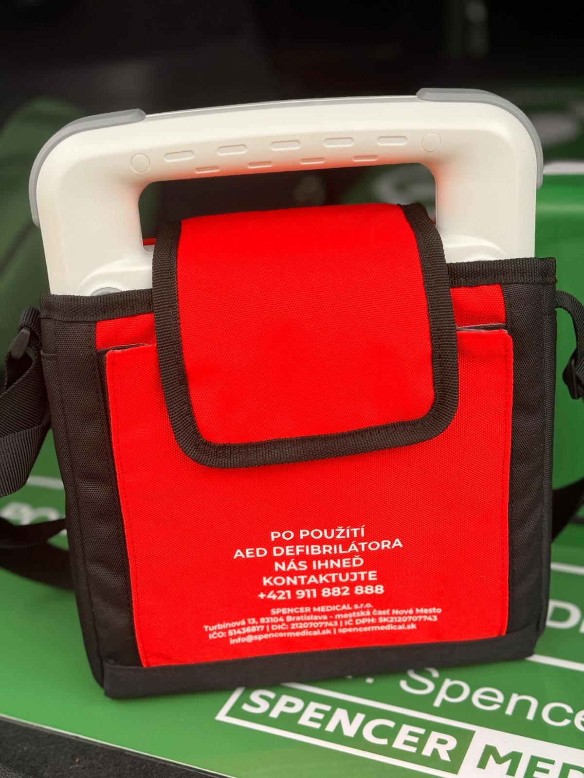 AED-defibrilator-CardioAid-2